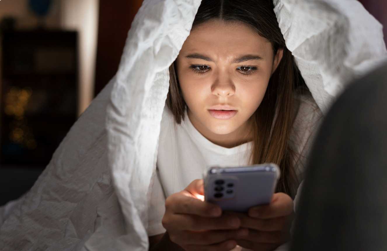 7 Dampak Serius Screen Time Berlebih: Riset Ungkap Risiko Otak & Tidur