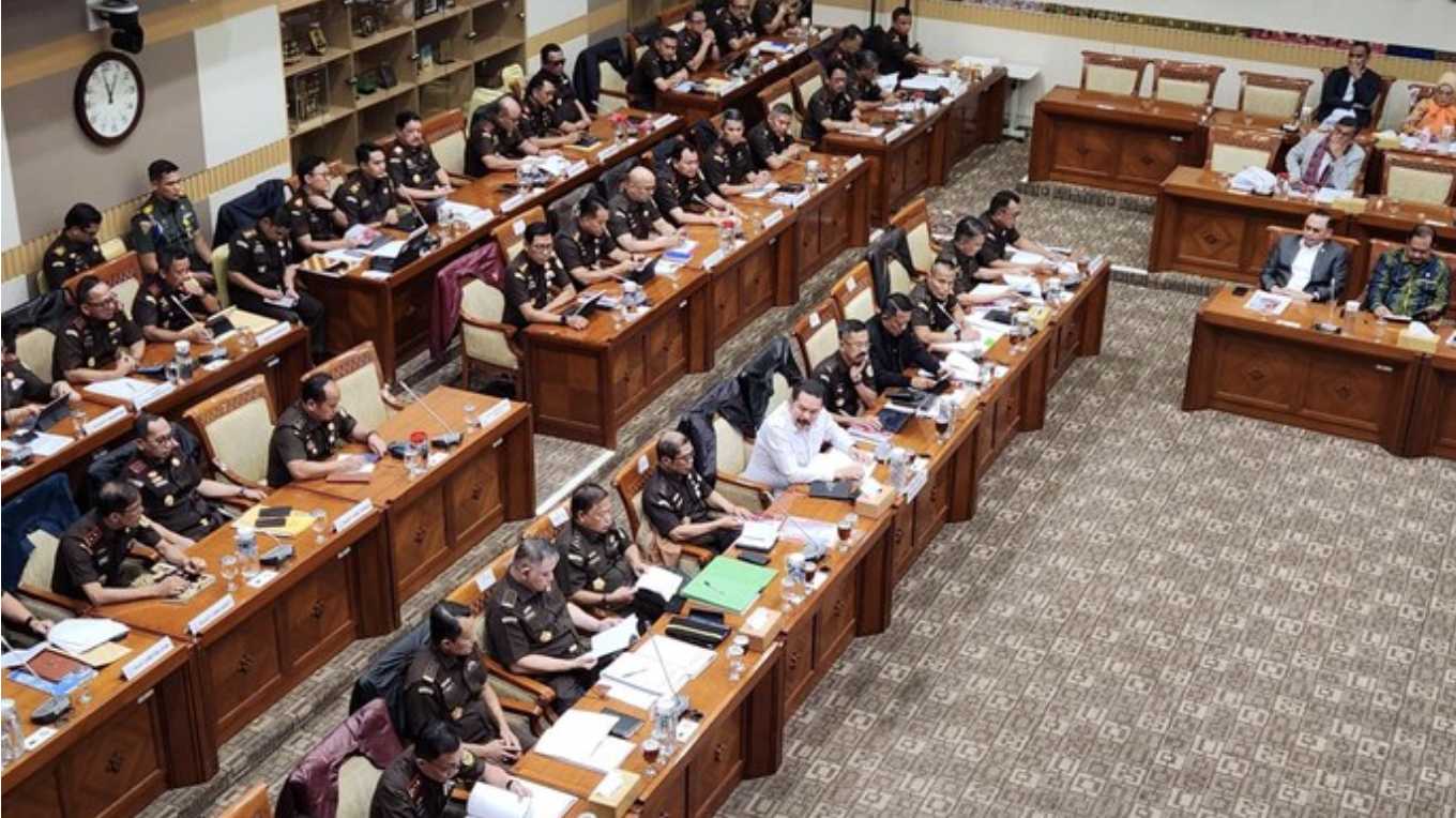 Jaksa Agung Pastikan Hentikan Kasus Guru Cukur Rambut Siswa di Jambi