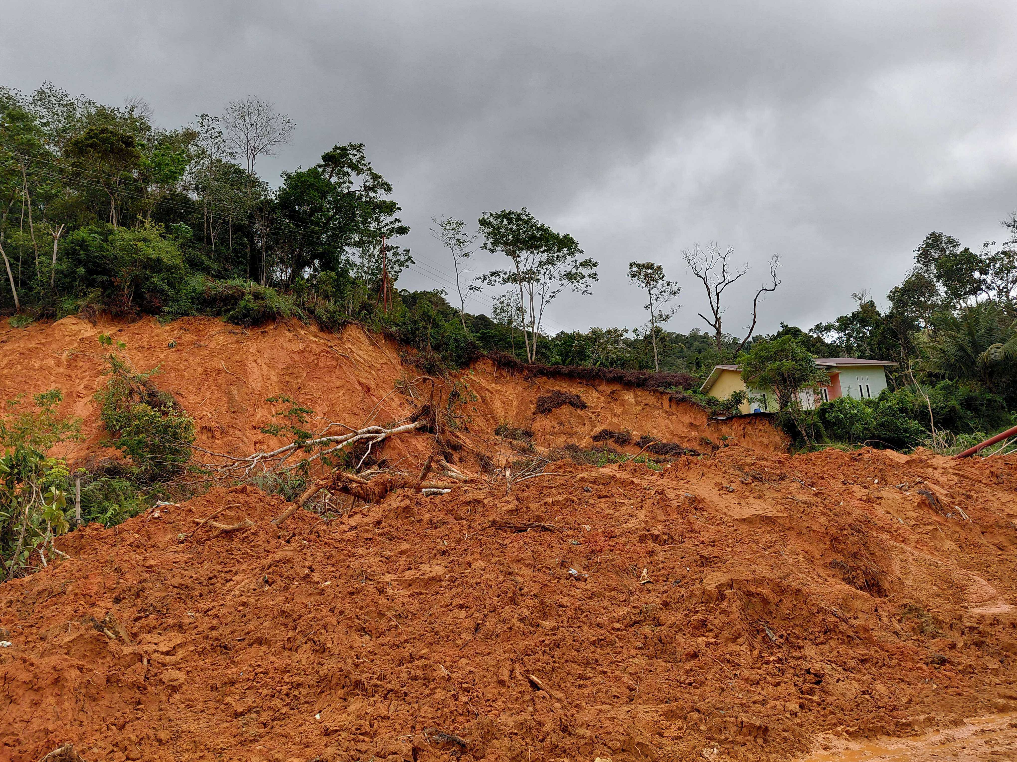 Dusun Aek Mranti Tapanuli Tengah Masih Terisolasi Pascabanjir dan Longsor Bandang